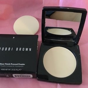 Bobbi Brown Sheer Finish Pressed Powder
